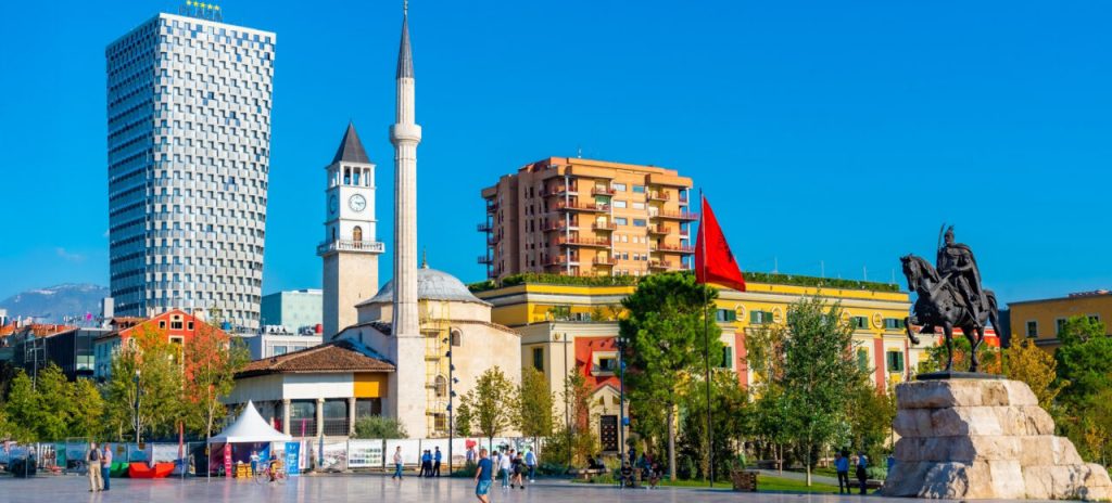 BERZH: Rritja ekonomike e Shqipërisë po ngadalësohet, varësi tek ndërtimi dhe shërbimet